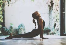 9 Yoga Poses to Help You Weight Lose Fast 9 poses de yoga asanas pour vous aider à perdre du poids rapidement