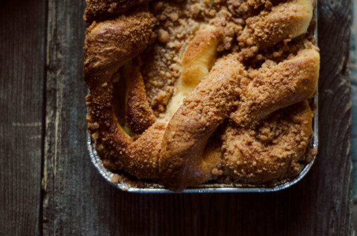 This Easy Vegan Apple Spice Cake Recipe Is a Must-Have for Cozy Breakfasts To Come