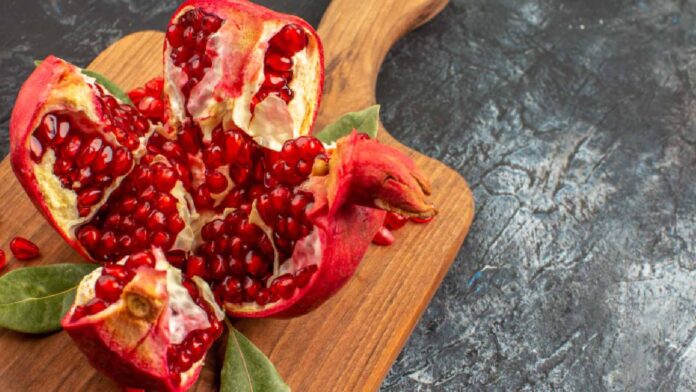 Eating a pomegranate? 5 things to avoid with it