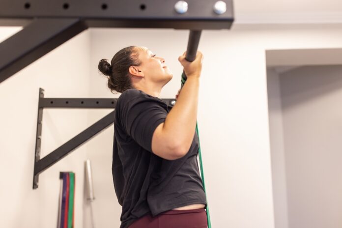 So You Want To Do a Chin-Up? These 5 Moves Will Help You Finally Get There