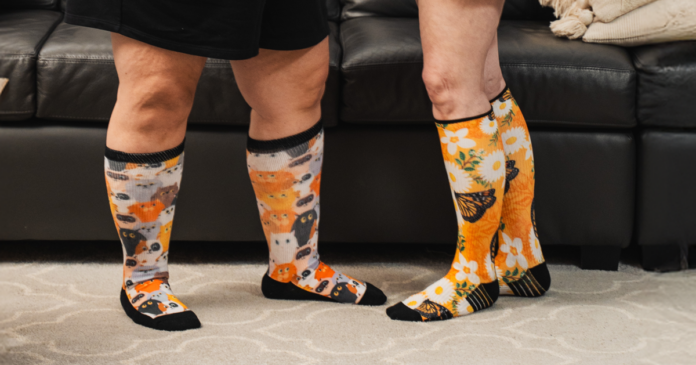 The Ultimate Guide to Sock Comfort: Compression vs. EasyStretch™ for Every Body