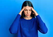 Why do some migraines cause flashing lights or temporary blindness? Why do some migraines cause flashing lights or temporary blindness?